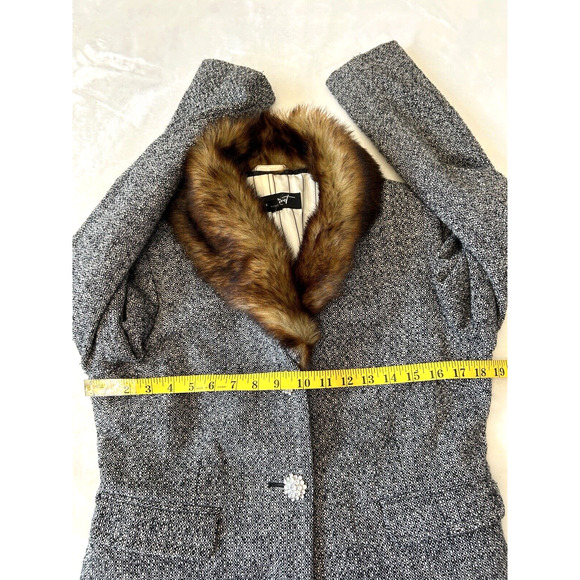 Black Rivet Womens Tweed Blazer w Faux Fur Collar Sz 8 Rhinestone Buttons Lined - Picture 4 of 9